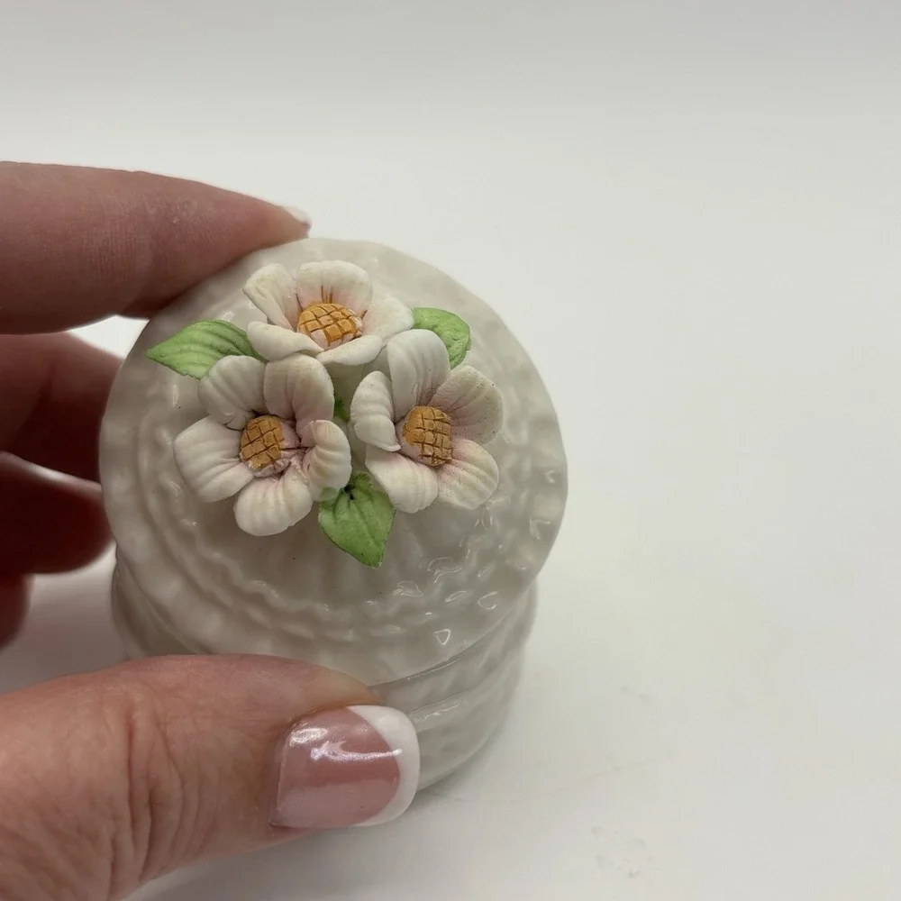 Trinket Box Floral Top Vintage Ceramic Porcelain‎ Pink Green White Jewelrydainty